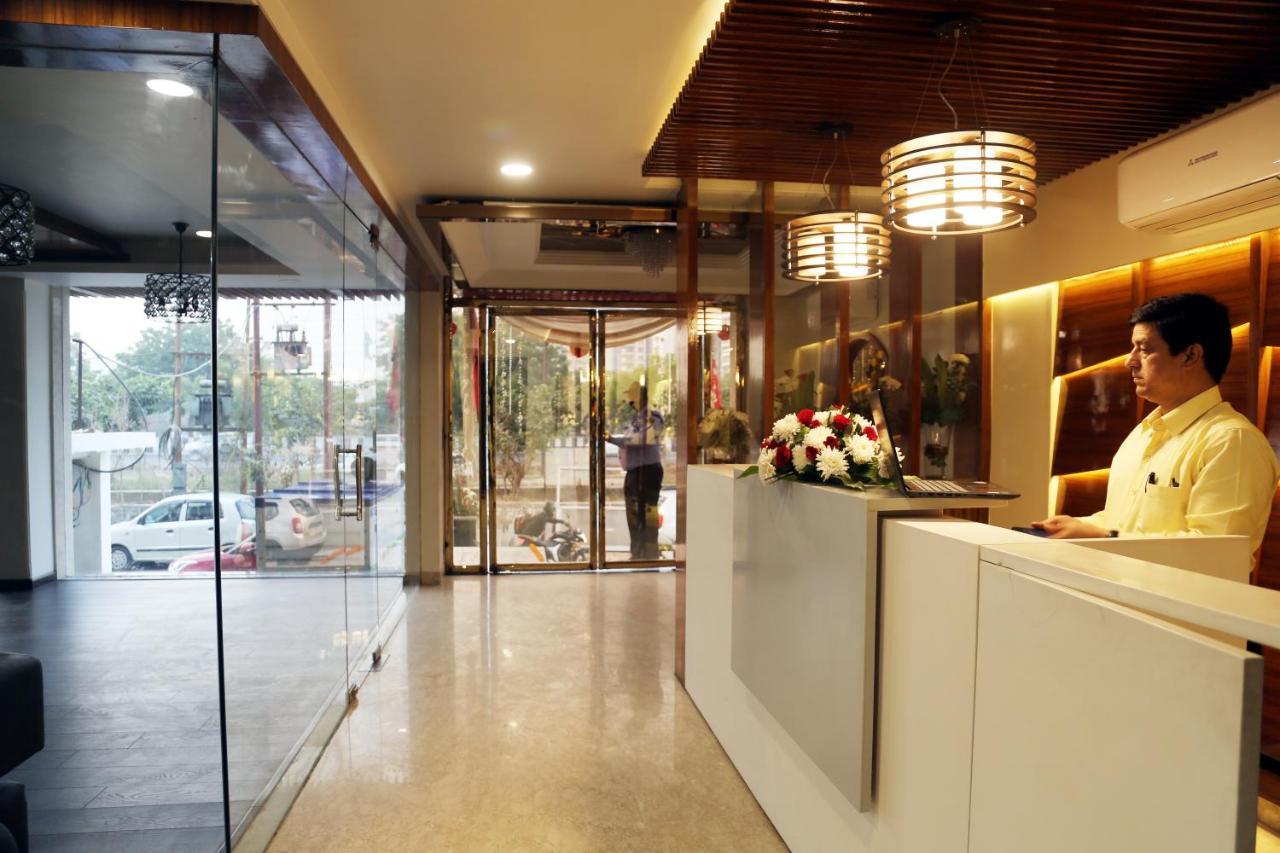 Awadh Inn Noida Eksteriør bilde