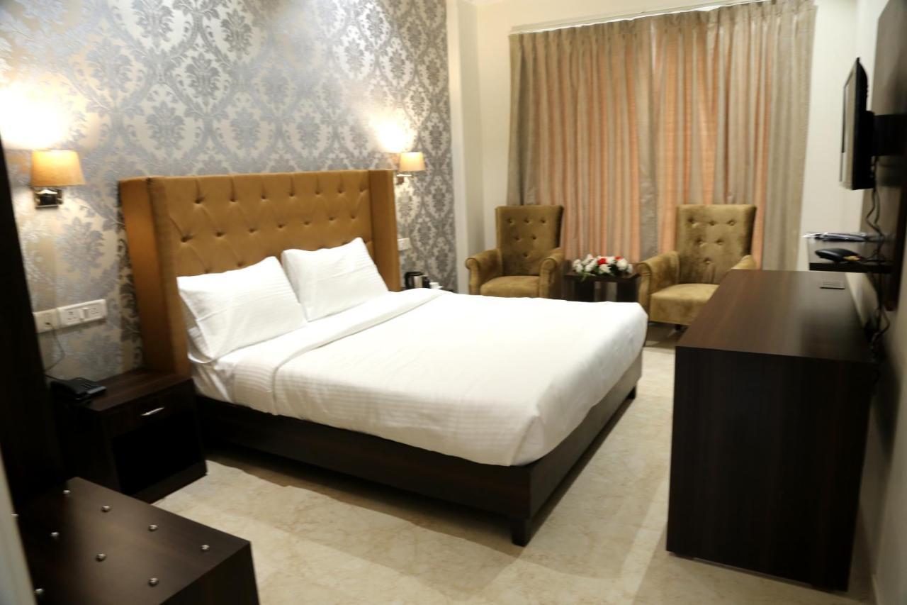 Awadh Inn Noida Eksteriør bilde