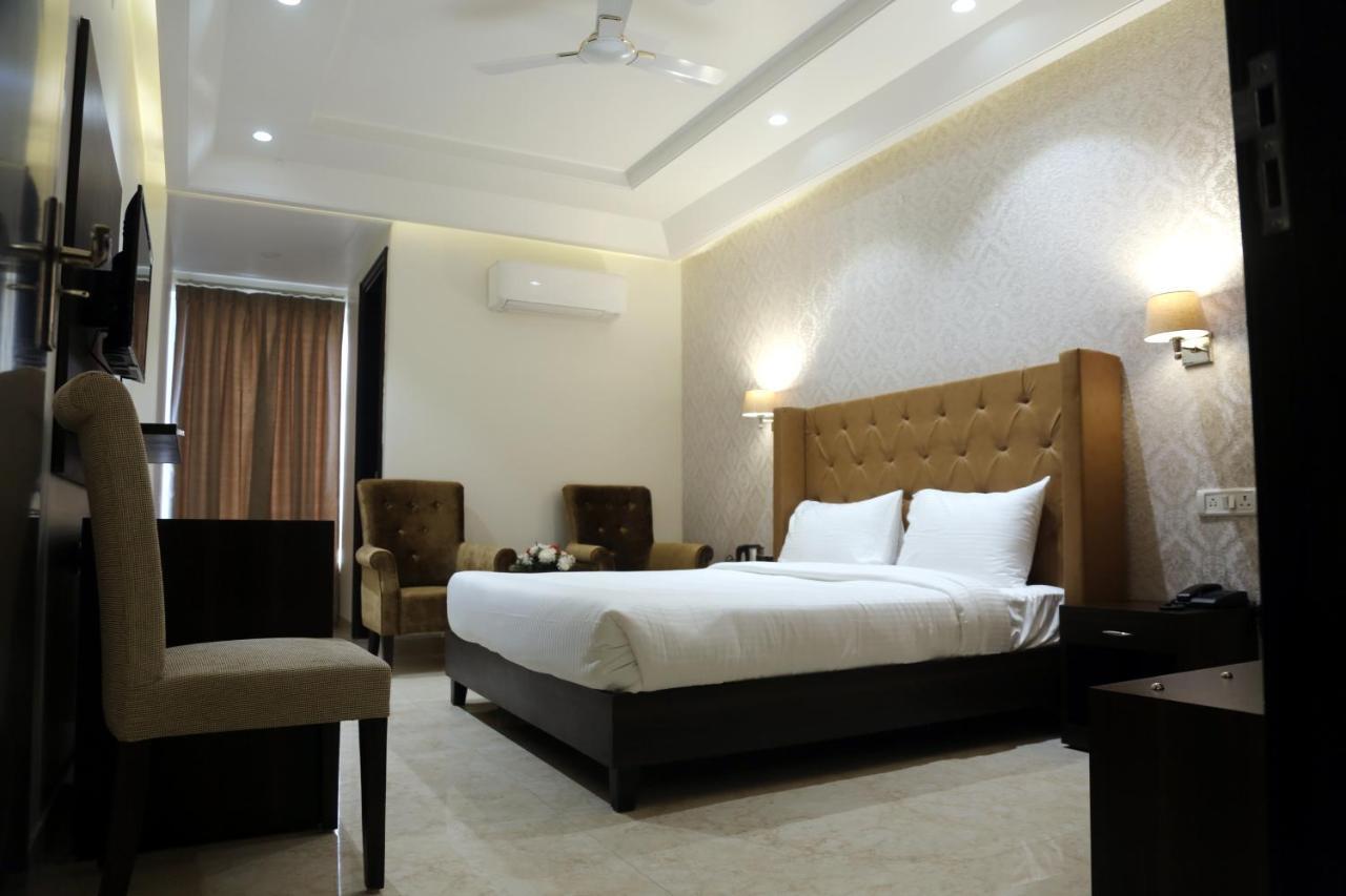 Awadh Inn Noida Eksteriør bilde