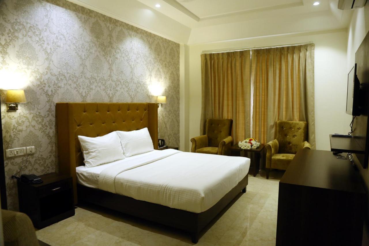 Awadh Inn Noida Eksteriør bilde