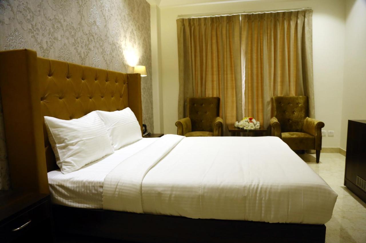 Awadh Inn Noida Eksteriør bilde