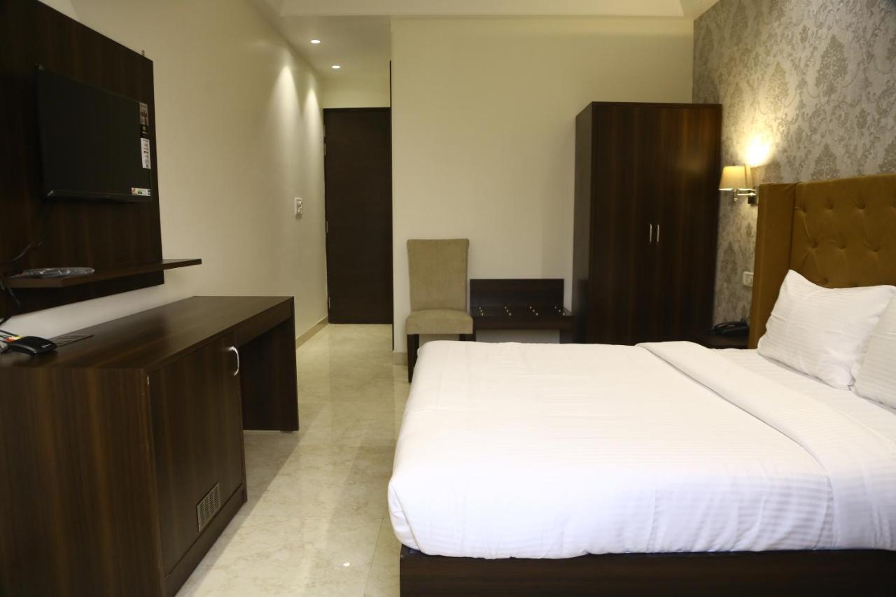 Awadh Inn Noida Eksteriør bilde